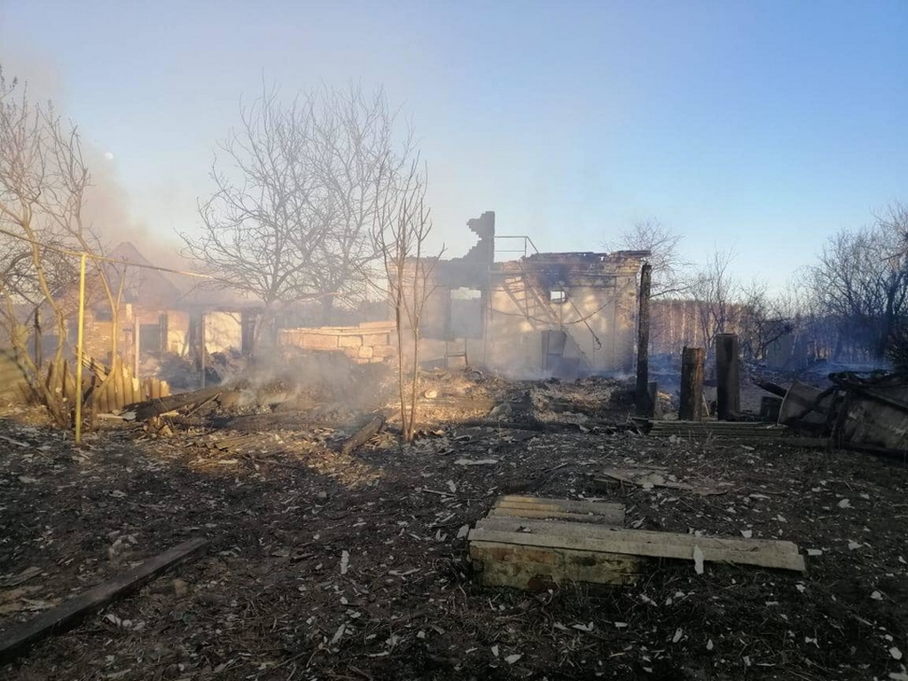 Війська рф обстріляли з «Градів» та «Смерчу» Київщину: є загиблий та поранені 3