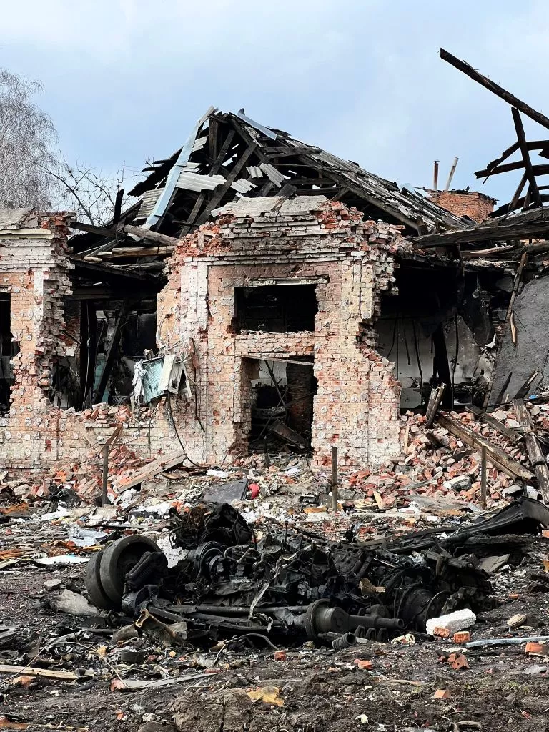 Міністр інфраструктури України опублікував фото зі звільненого Тростянця на Сумщині 3