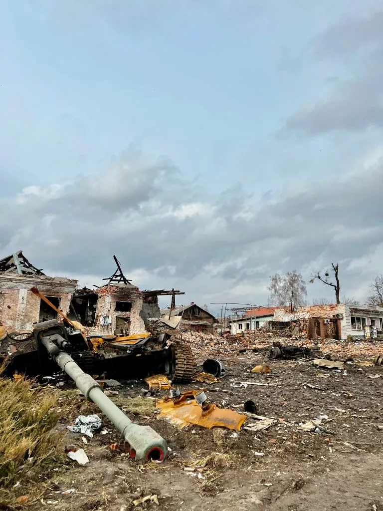 Міністр інфраструктури України опублікував фото зі звільненого Тростянця на Сумщині 10