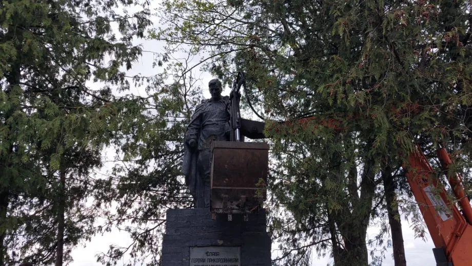 У Володимирі декомунізували ще один радянський пам'ятник 2