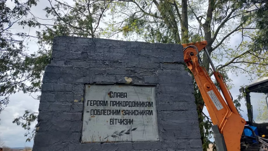 У Володимирі декомунізували ще один радянський пам'ятник 4