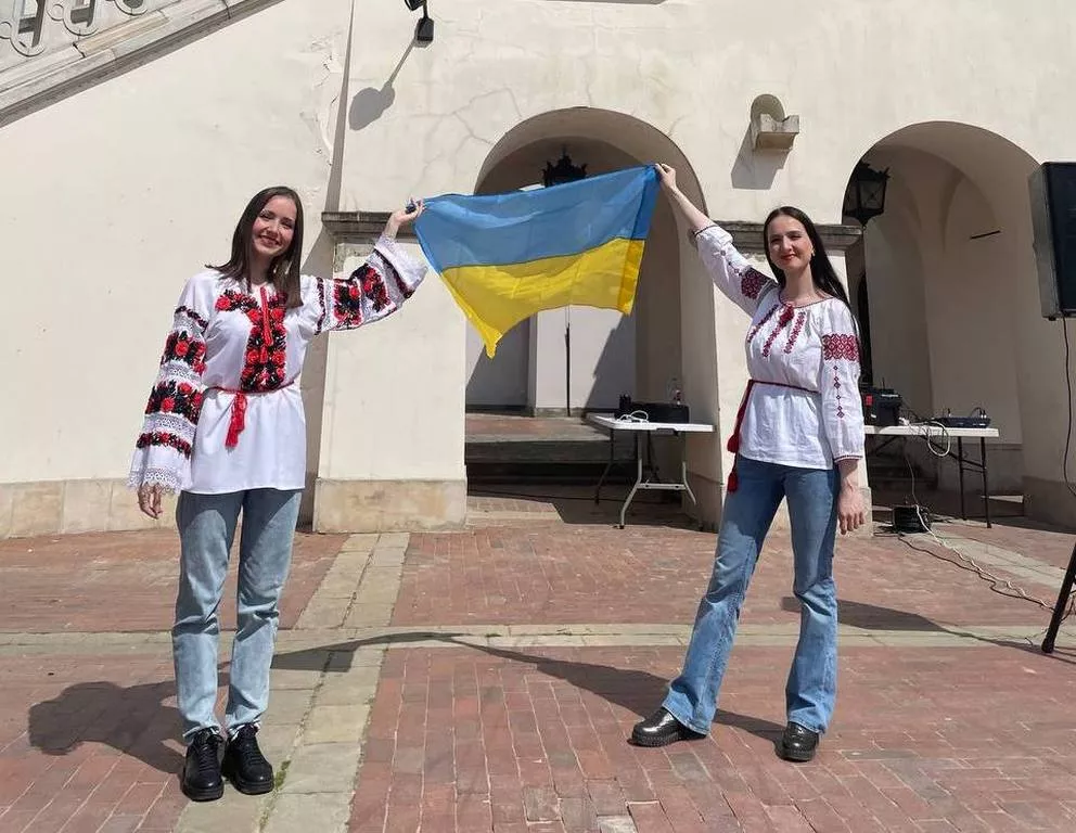 Зі скрипкою та українською піснею: музикантка та співачка з Володимира виступили у Польщі 2
