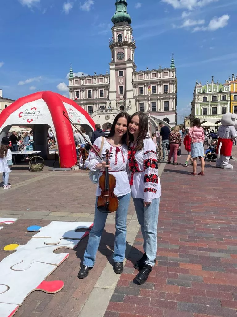 Зі скрипкою та українською піснею: музикантка та співачка з Володимира виступили у Польщі 7