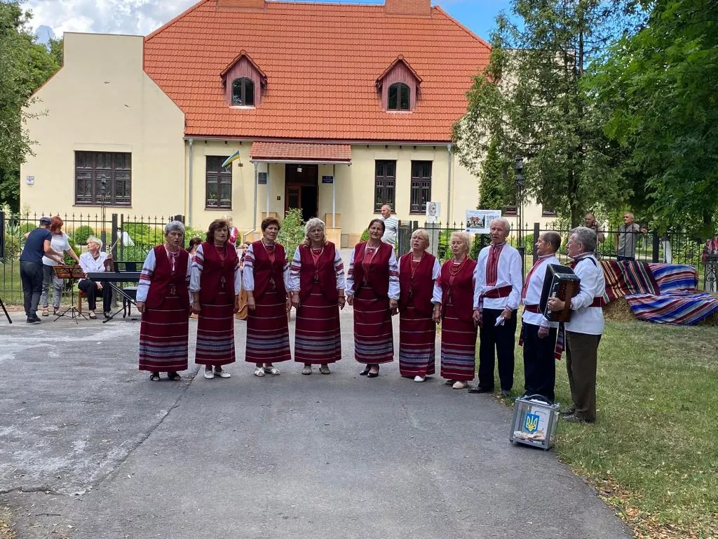 Зібрали понад 50 тисяч гривень: в Устилузі відбувся благодійний ярмарок «Разом до перемоги!» 3