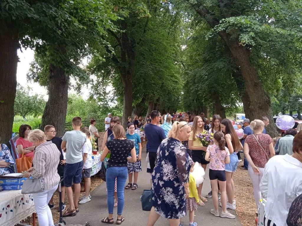 Зібрали понад 50 тисяч гривень: в Устилузі відбувся благодійний ярмарок «Разом до перемоги!» 11
