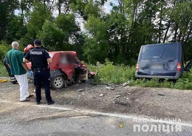 Їхали проводжати батька на фронт: на Буковині у ДТП загинув 44-річний військовий із сім'єю 2
