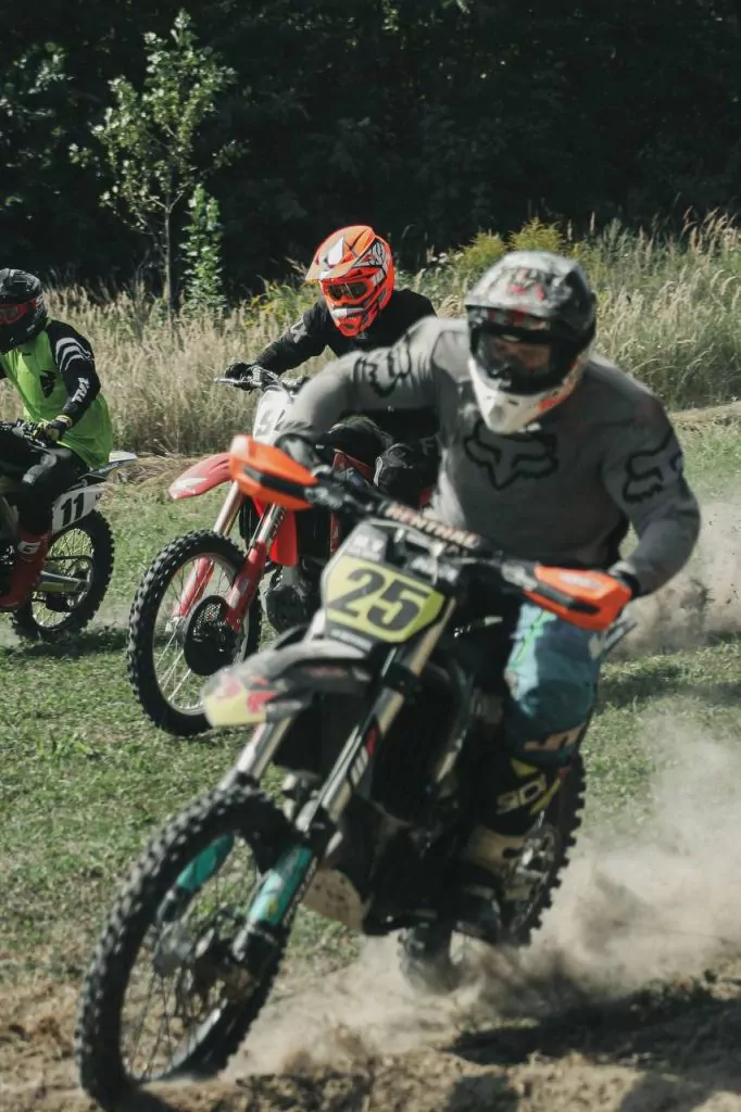 У Нововолинську відбулись змагання з мотокросу на підтримку ЗСУ: фоторепортаж 36