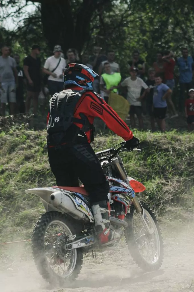 У Нововолинську відбулись змагання з мотокросу на підтримку ЗСУ: фоторепортаж 41