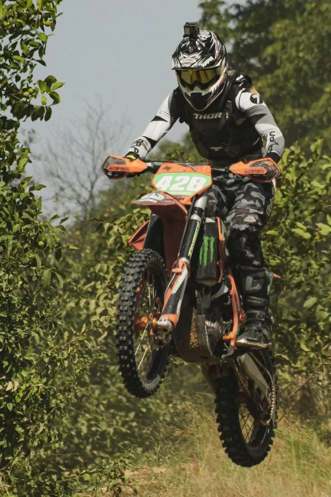 У Нововолинську відбулись змагання з мотокросу на підтримку ЗСУ: фоторепортаж 42