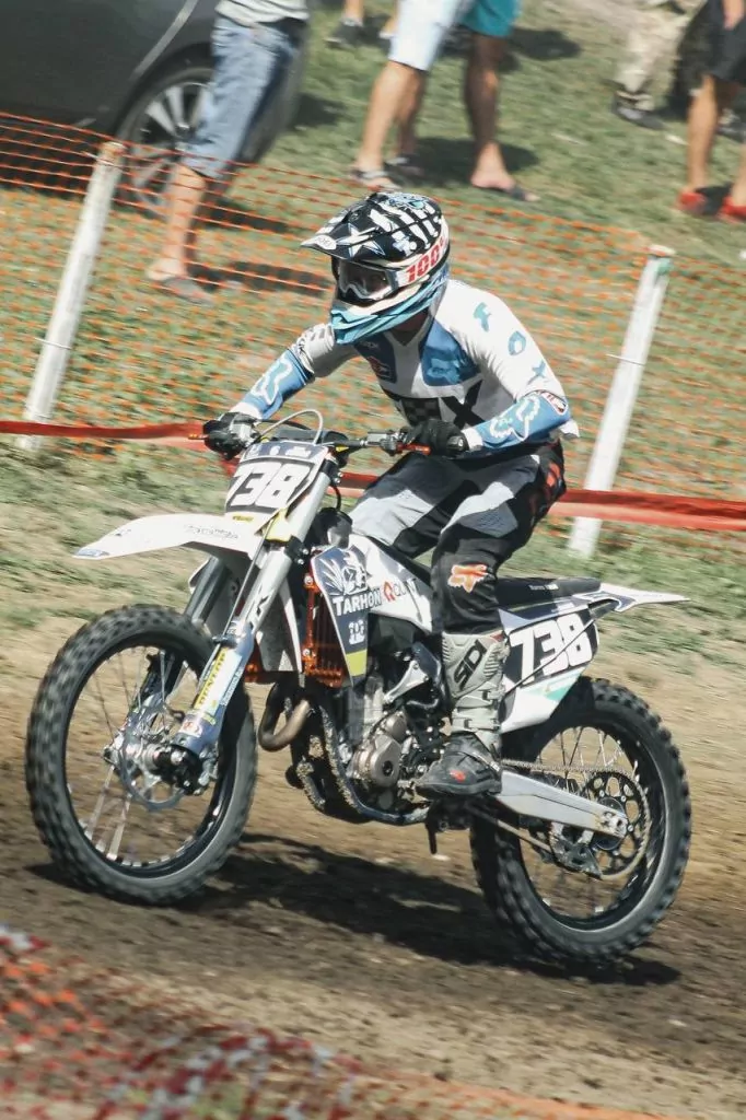 У Нововолинську відбулись змагання з мотокросу на підтримку ЗСУ: фоторепортаж 34