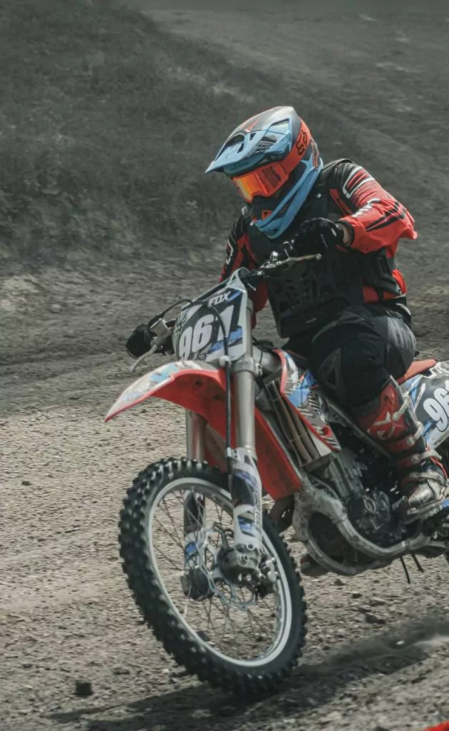 У Нововолинську відбулись змагання з мотокросу на підтримку ЗСУ: фоторепортаж 40