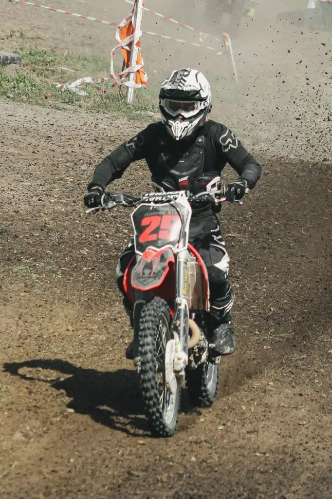 У Нововолинську відбулись змагання з мотокросу на підтримку ЗСУ: фоторепортаж 33