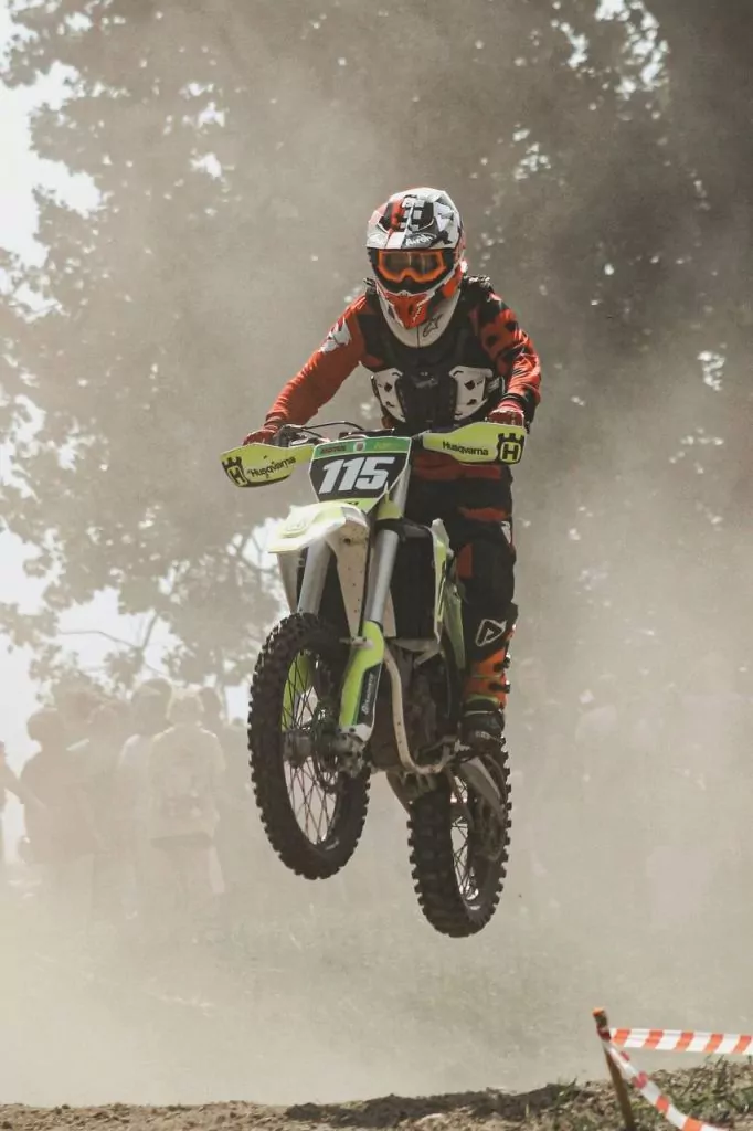 У Нововолинську відбулись змагання з мотокросу на підтримку ЗСУ: фоторепортаж 39