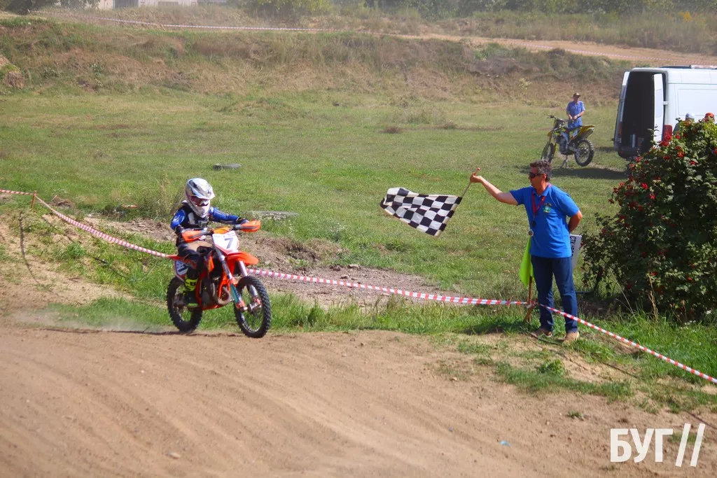 У Нововолинську відбулись змагання з мотокросу на підтримку ЗСУ: фоторепортаж 6