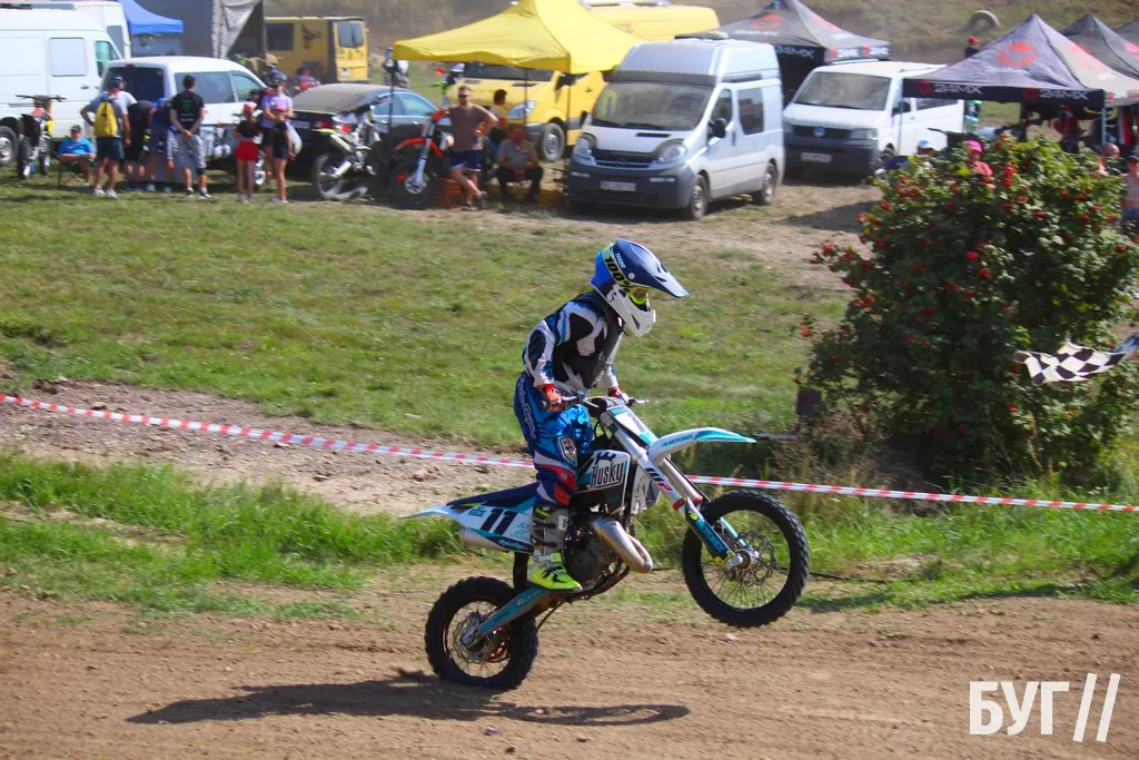 У Нововолинську відбулись змагання з мотокросу на підтримку ЗСУ: фоторепортаж 7