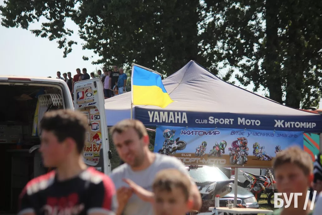 У Нововолинську відбулись змагання з мотокросу на підтримку ЗСУ: фоторепортаж 18