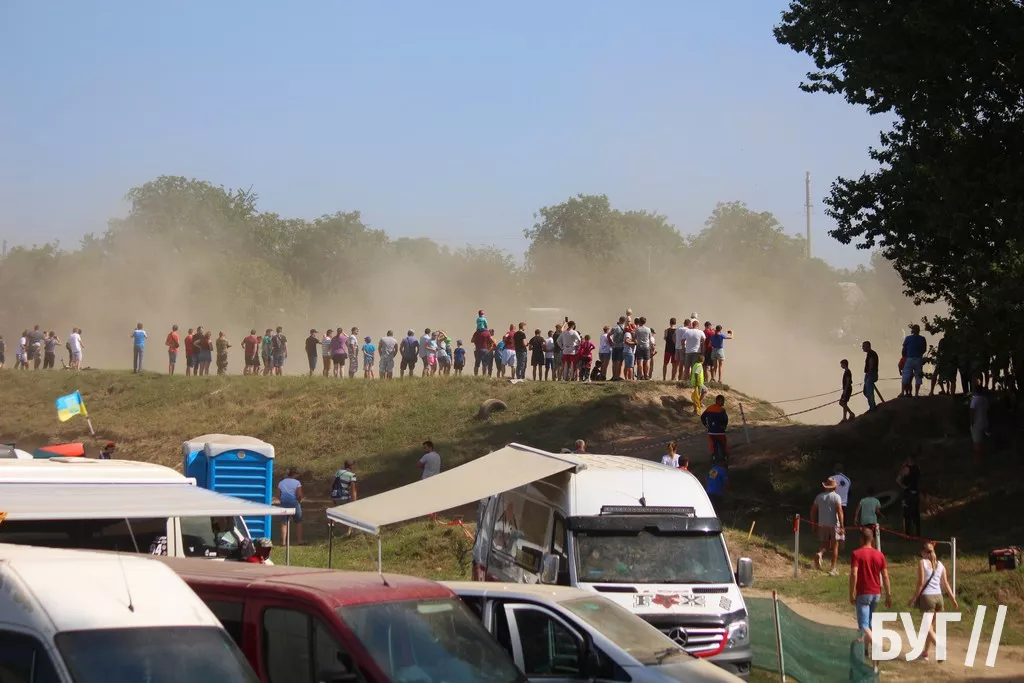 У Нововолинську відбулись змагання з мотокросу на підтримку ЗСУ: фоторепортаж 10