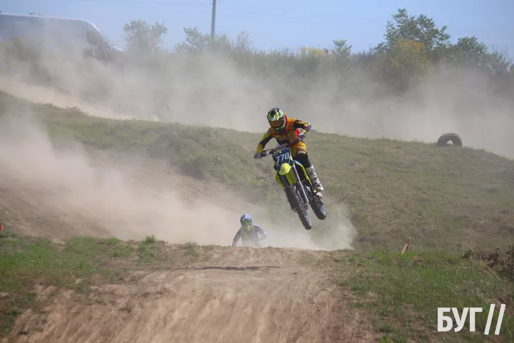 У Нововолинську відбулись змагання з мотокросу на підтримку ЗСУ: фоторепортаж 19