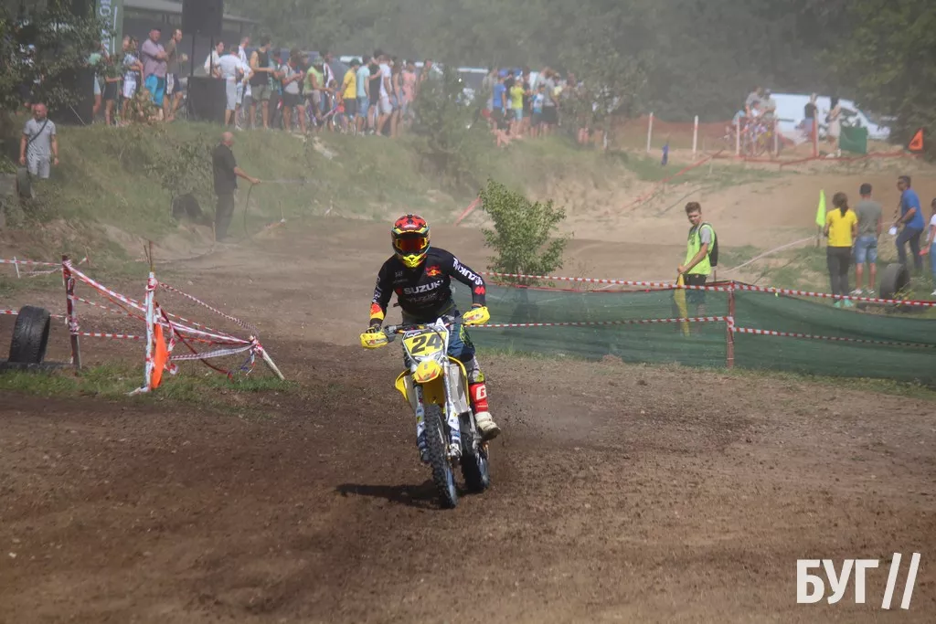 У Нововолинську відбулись змагання з мотокросу на підтримку ЗСУ: фоторепортаж 22