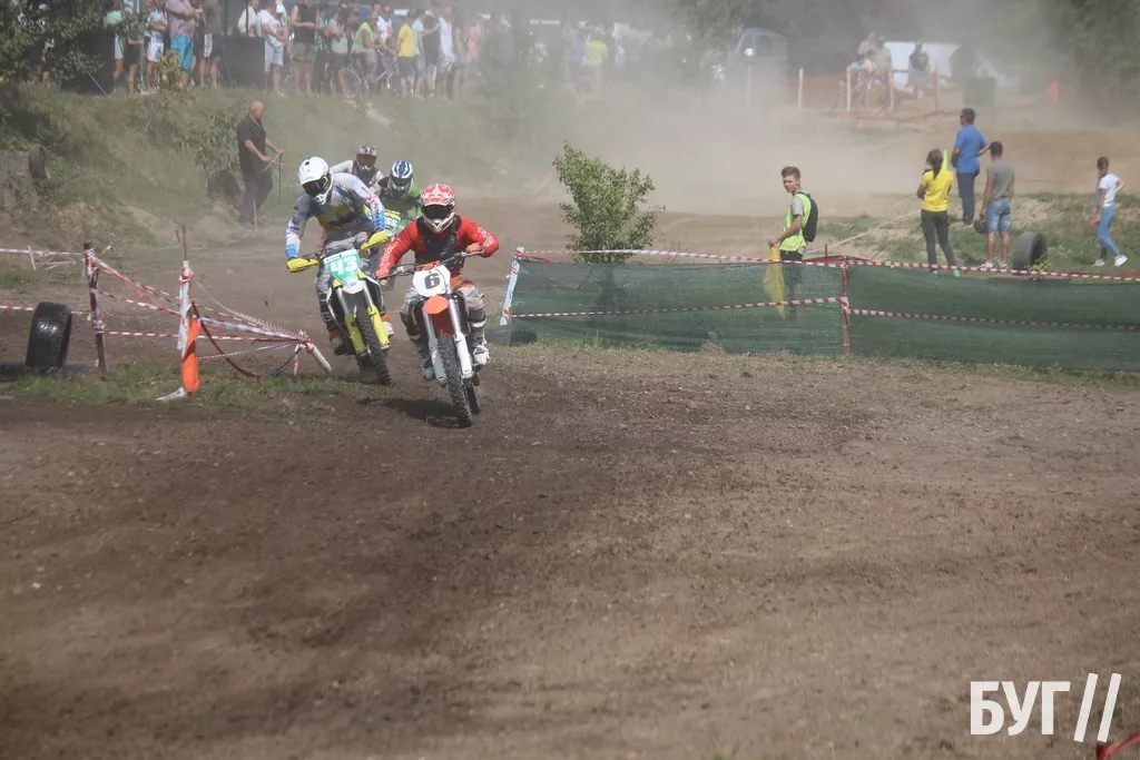 У Нововолинську відбулись змагання з мотокросу на підтримку ЗСУ: фоторепортаж 25