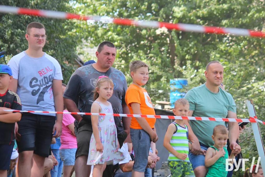 У Нововолинську відбулись змагання з мотокросу на підтримку ЗСУ: фоторепортаж 17