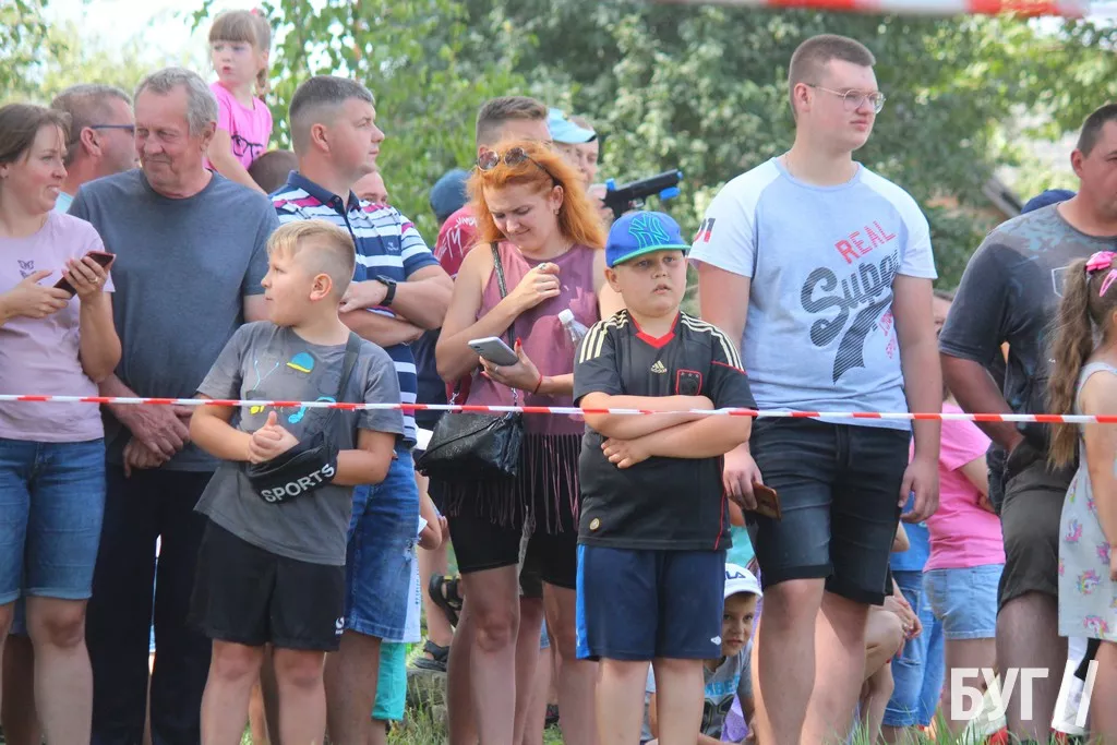 У Нововолинську відбулись змагання з мотокросу на підтримку ЗСУ: фоторепортаж 23