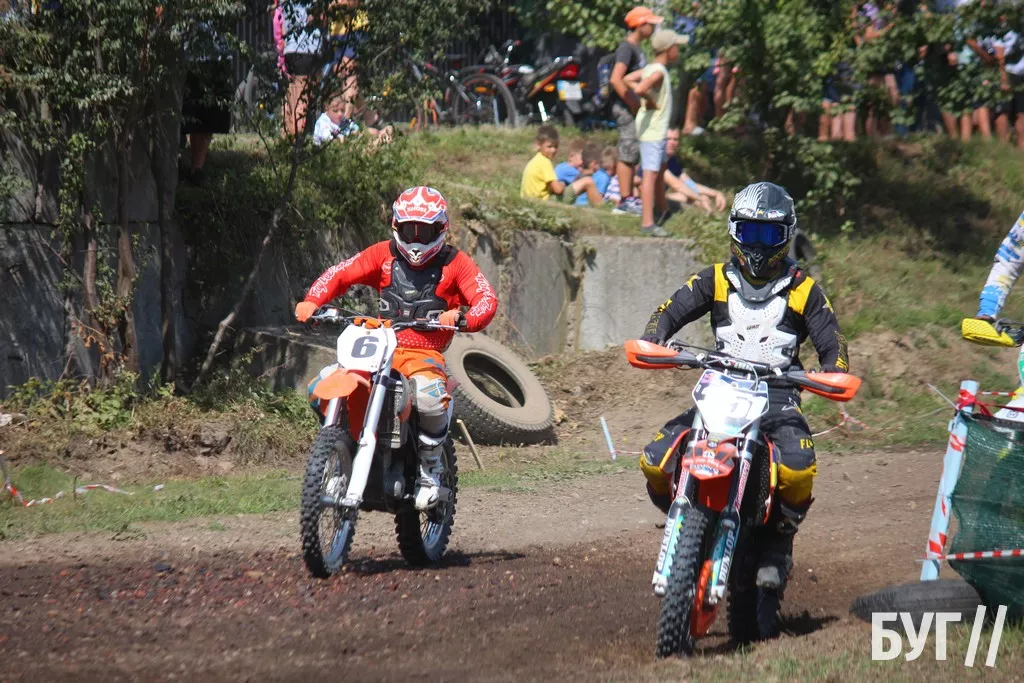 У Нововолинську відбулись змагання з мотокросу на підтримку ЗСУ: фоторепортаж 27