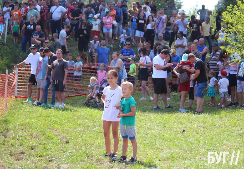 У Нововолинську відбулись змагання з мотокросу на підтримку ЗСУ: фоторепортаж 32