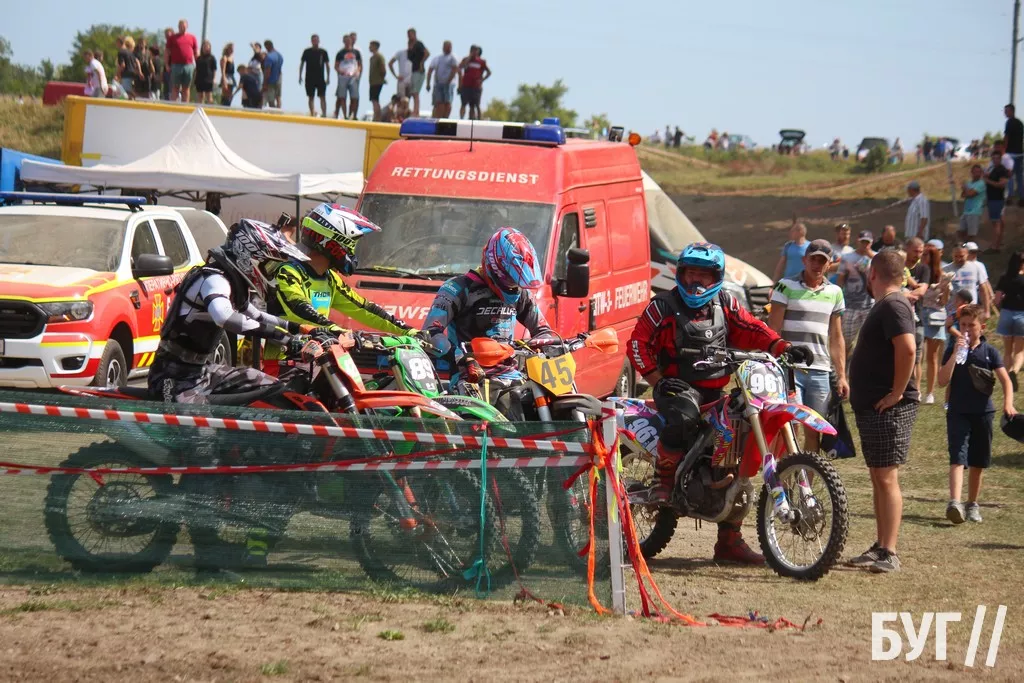 У Нововолинську відбулись змагання з мотокросу на підтримку ЗСУ: фоторепортаж 14