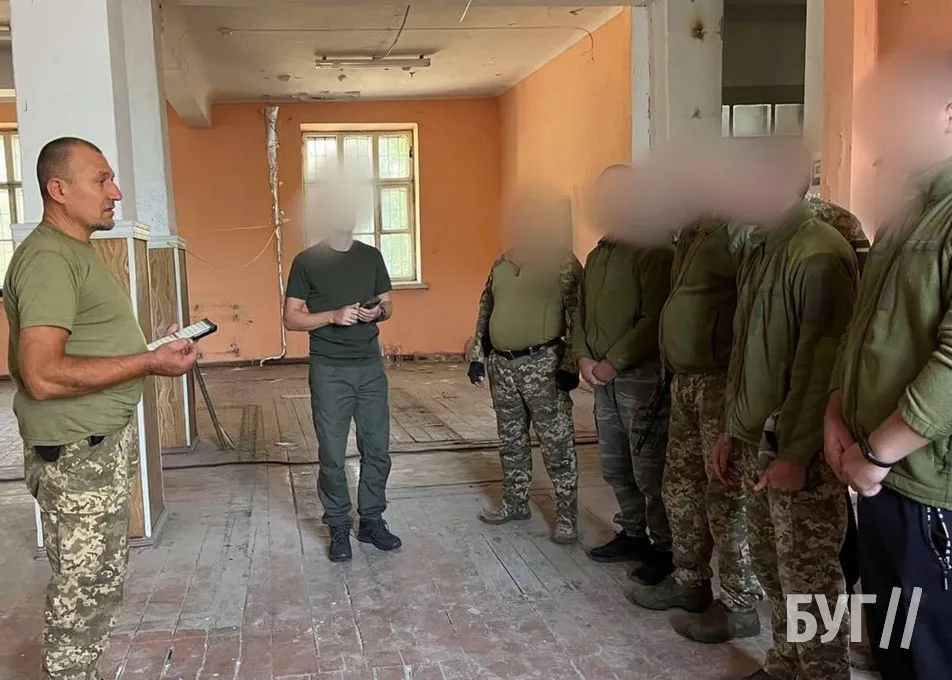 Військовий капелан з Нововолинська відвіз військовим на фронт чергову допомогу 4