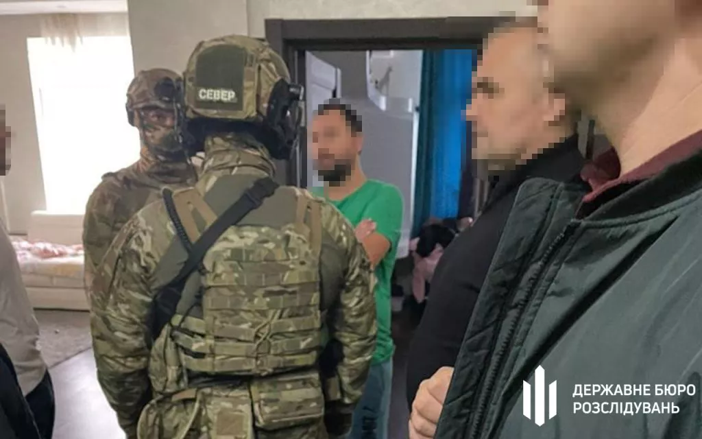 Ввезли з-за кордону 60 авто без сплати мита: проти львівських митників відкрили кримінальне провадження 4