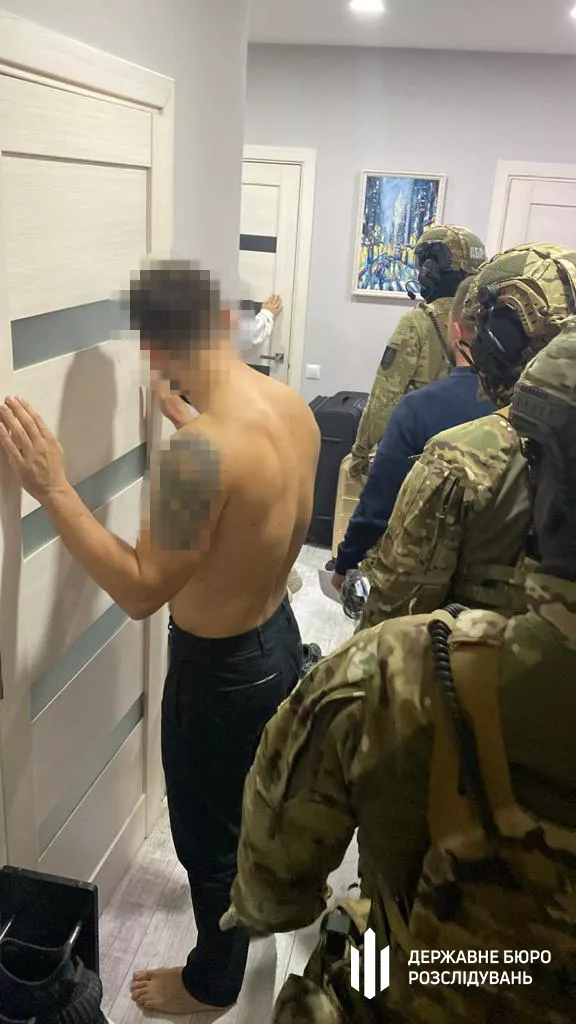 Ввезли з-за кордону 60 авто без сплати мита: проти львівських митників відкрили кримінальне провадження 2