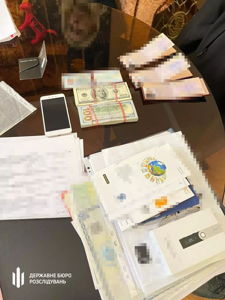 Ввезли з-за кордону 60 авто без сплати мита: проти львівських митників відкрили кримінальне провадження 3