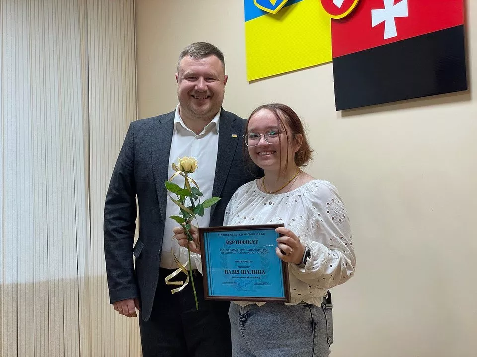 Отримуватимуть по 500 грн в місяць: обдарованим ліцеїстам Нововолинської громади вручили сертифікати 3