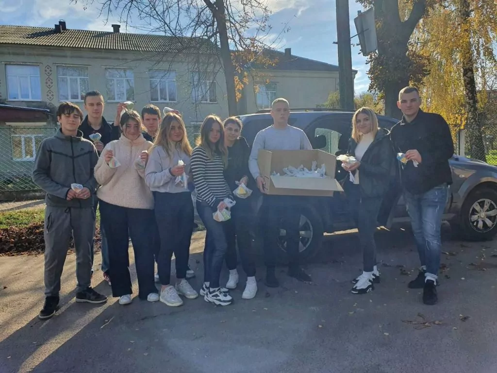 Під час благодійного майстер-класу у Благодатному зібрали 13 тисяч гривень на дрон Захисникам 8