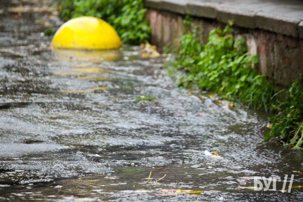 Справжня осінь завітала у місто: як живе Нововолинськ у дощову погоду 9