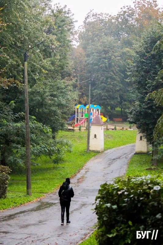 Справжня осінь завітала у місто: як живе Нововолинськ у дощову погоду 8