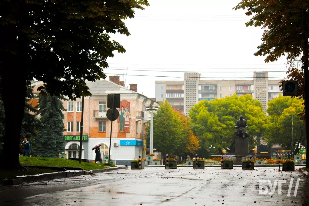 Справжня осінь завітала у місто: як живе Нововолинськ у дощову погоду 23