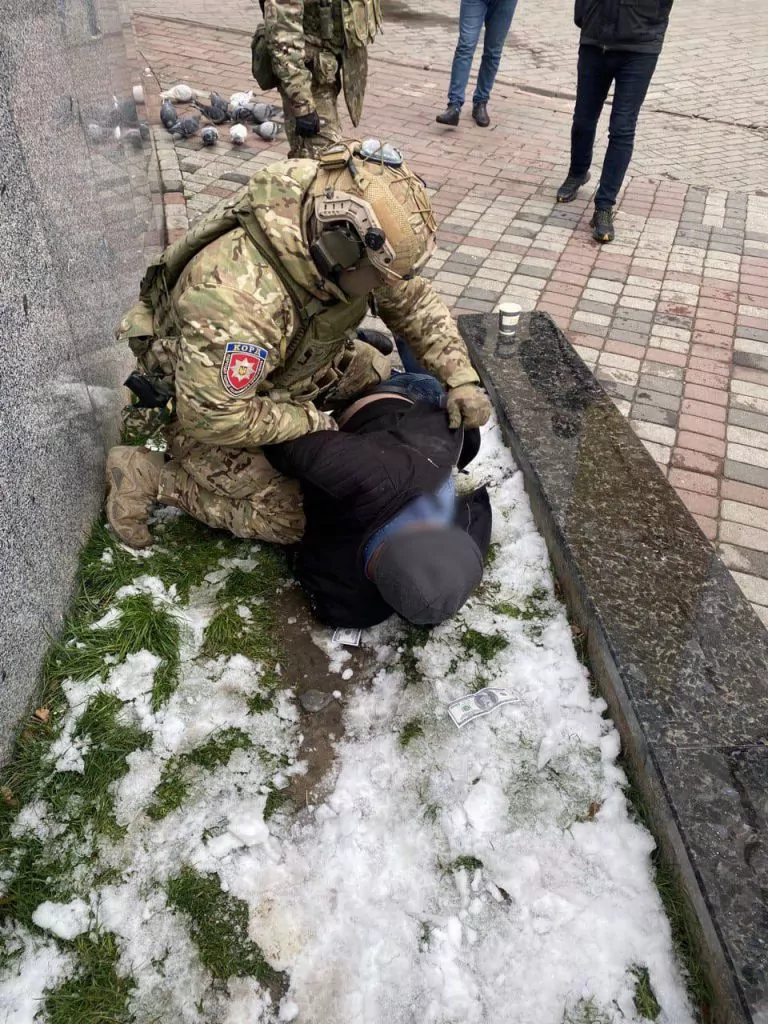 Житель Луцького району за 2500 доларів переправляв ухилянтів за кордон: зловмисника затримали 3