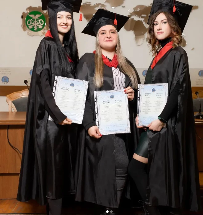 Дівчина, яку сфотографували на руїнах будинку в Дніпрі, незадовго до удару втратила на війні коханого 3