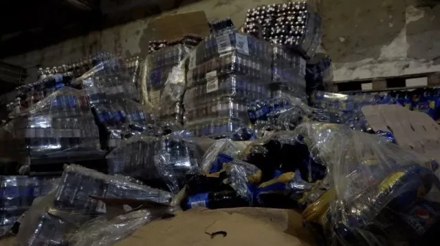 Доїдають миші: вкрадена гуманітарка гниє на складах у Києві 2