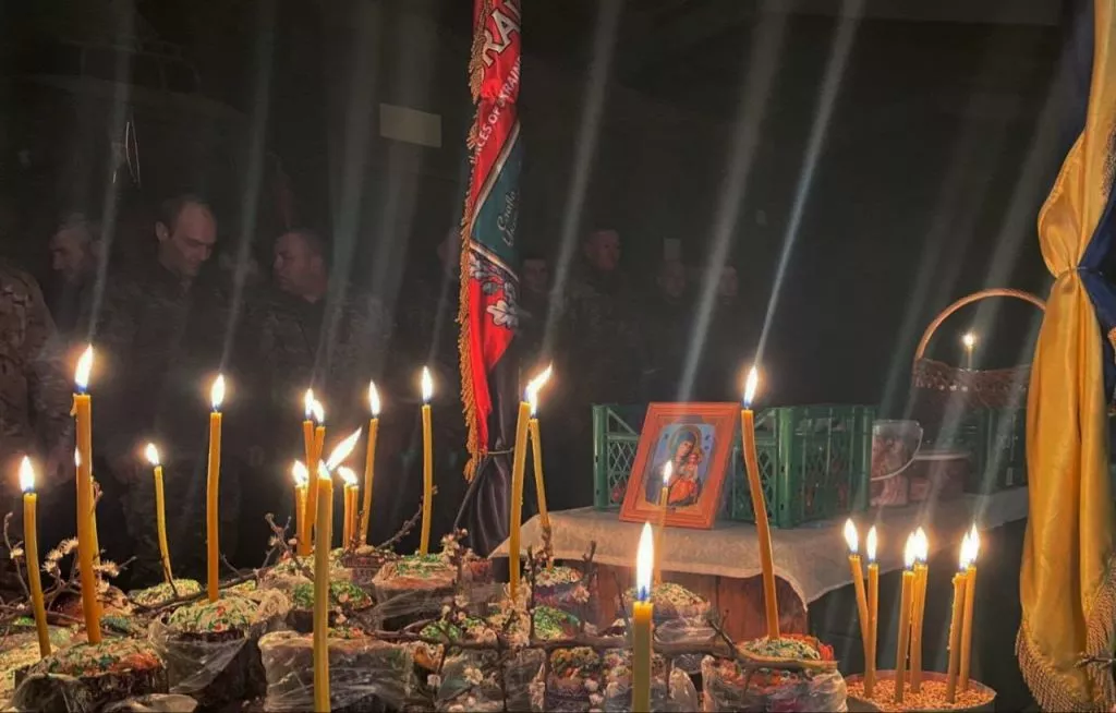 Бійці 14 бригади відзначили Великдень на передовій 5