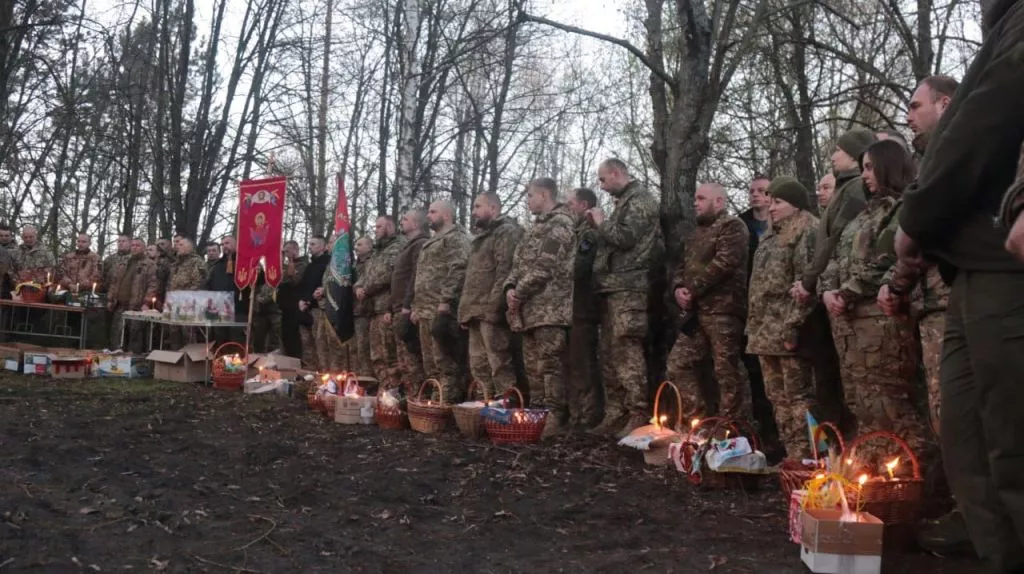 Бійці 14 бригади відзначили Великдень на передовій 6