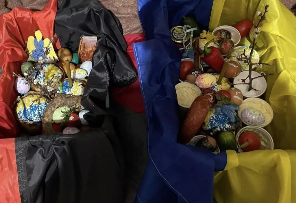 Бійці 14 бригади відзначили Великдень на передовій 7