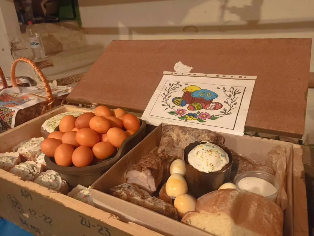 Бійці 14 бригади відзначили Великдень на передовій 9