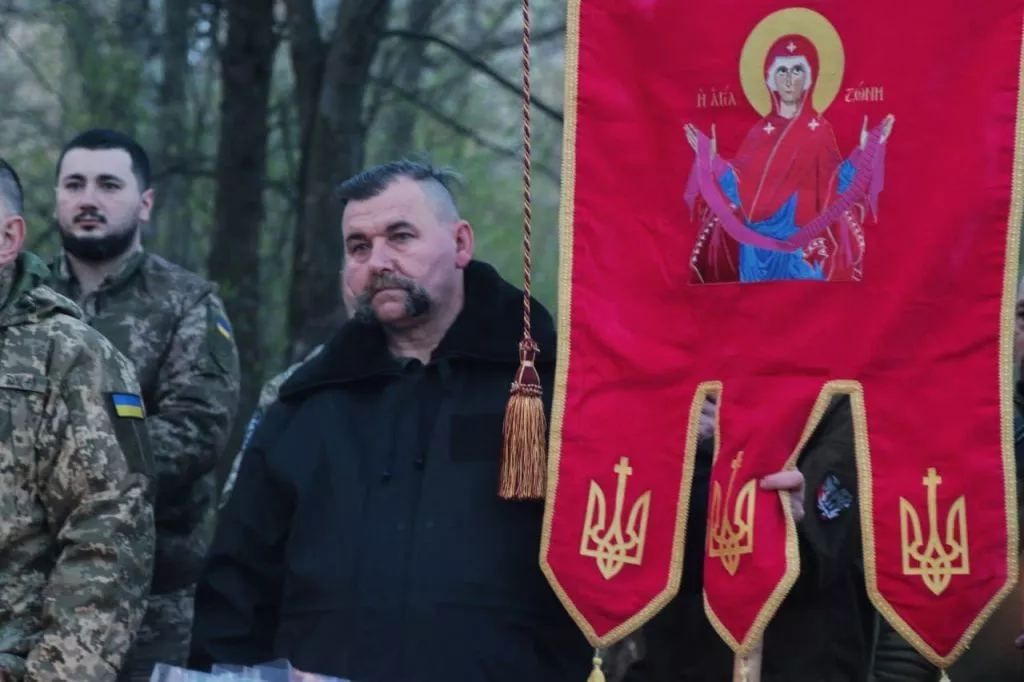 Бійці 14 бригади відзначили Великдень на передовій 10