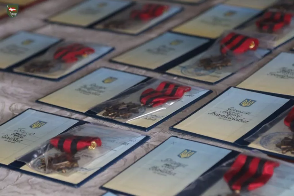 Воїни 14 бригади отримали нагороди з рук командира 6