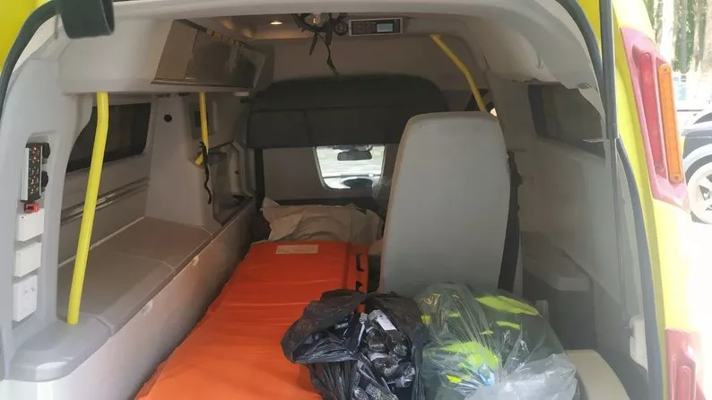 Реанімобіль та позашляховик: шведські благодійники передали допомогу волинським військовим 2