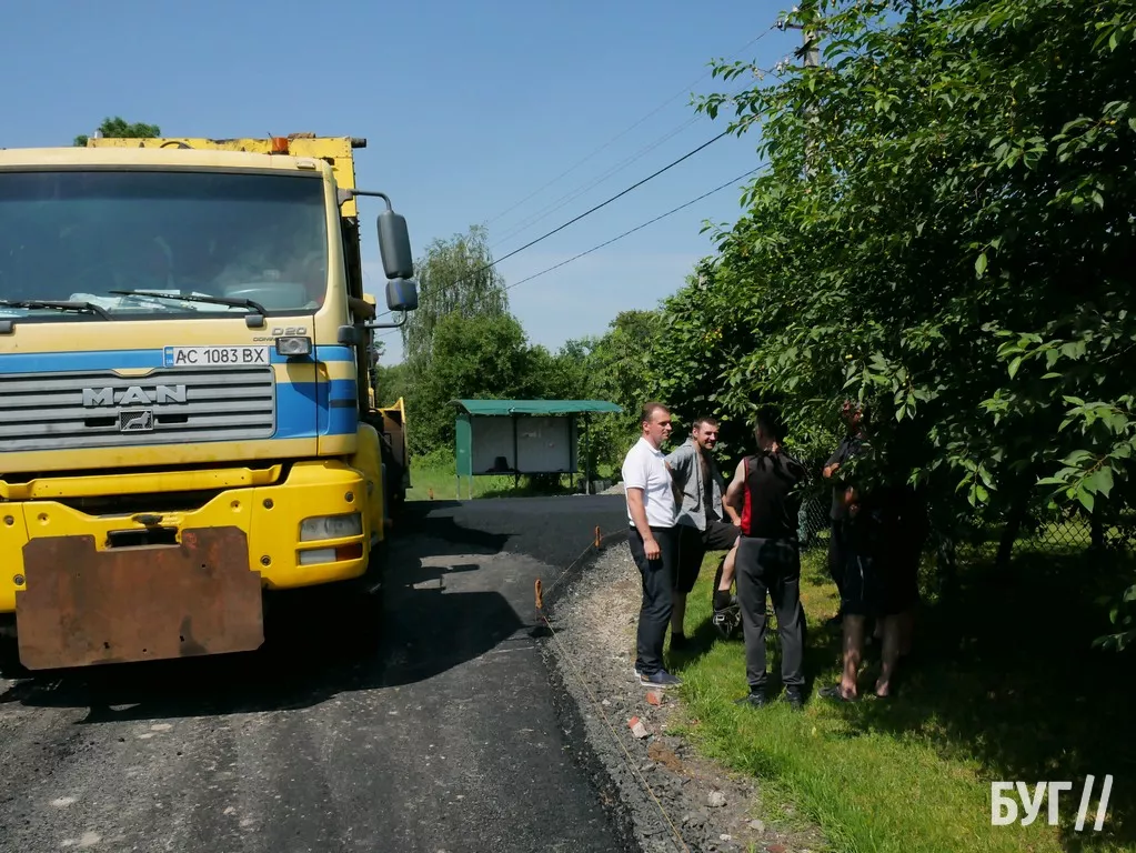 Восьма за рік у Володимирській громаді: на Заріччі асфальтують вулицю Лобачинську 5