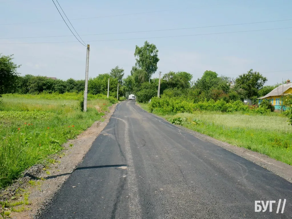 Восьма за рік у Володимирській громаді: на Заріччі асфальтують вулицю Лобачинську 11